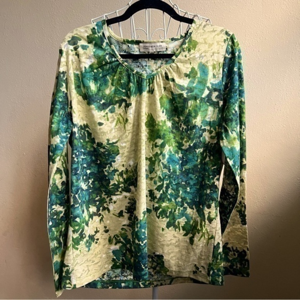Jones NY Sport floral top, Size XL. EUC.